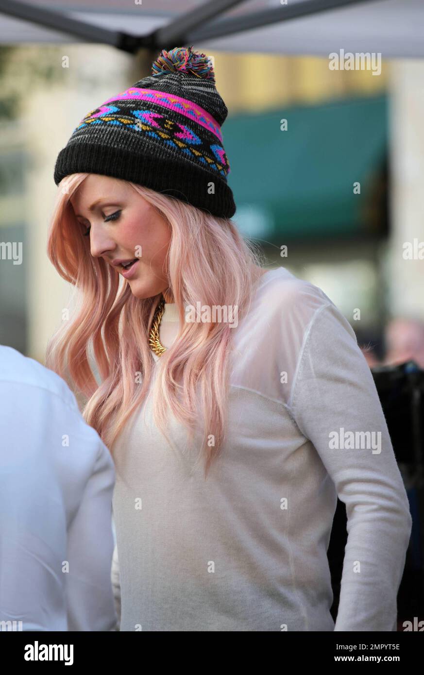 Ellie Goulding made an appearance at the Grove shopping  display picture 3