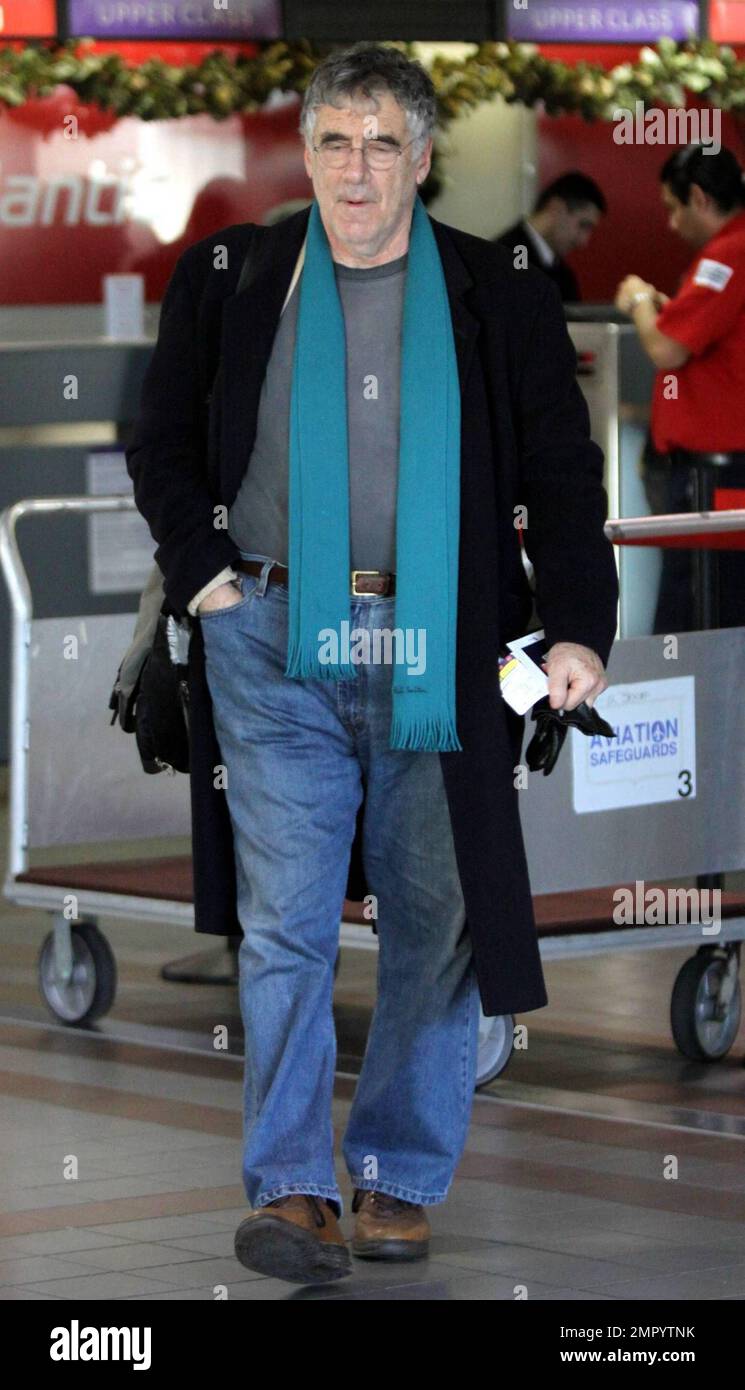 EXCLUSIVE!! Actor Elliott Gould looks tired after his flight while