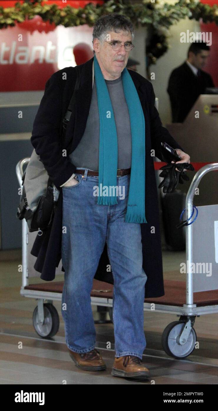 EXCLUSIVE!! Actor Elliott Gould looks tired after his flight while