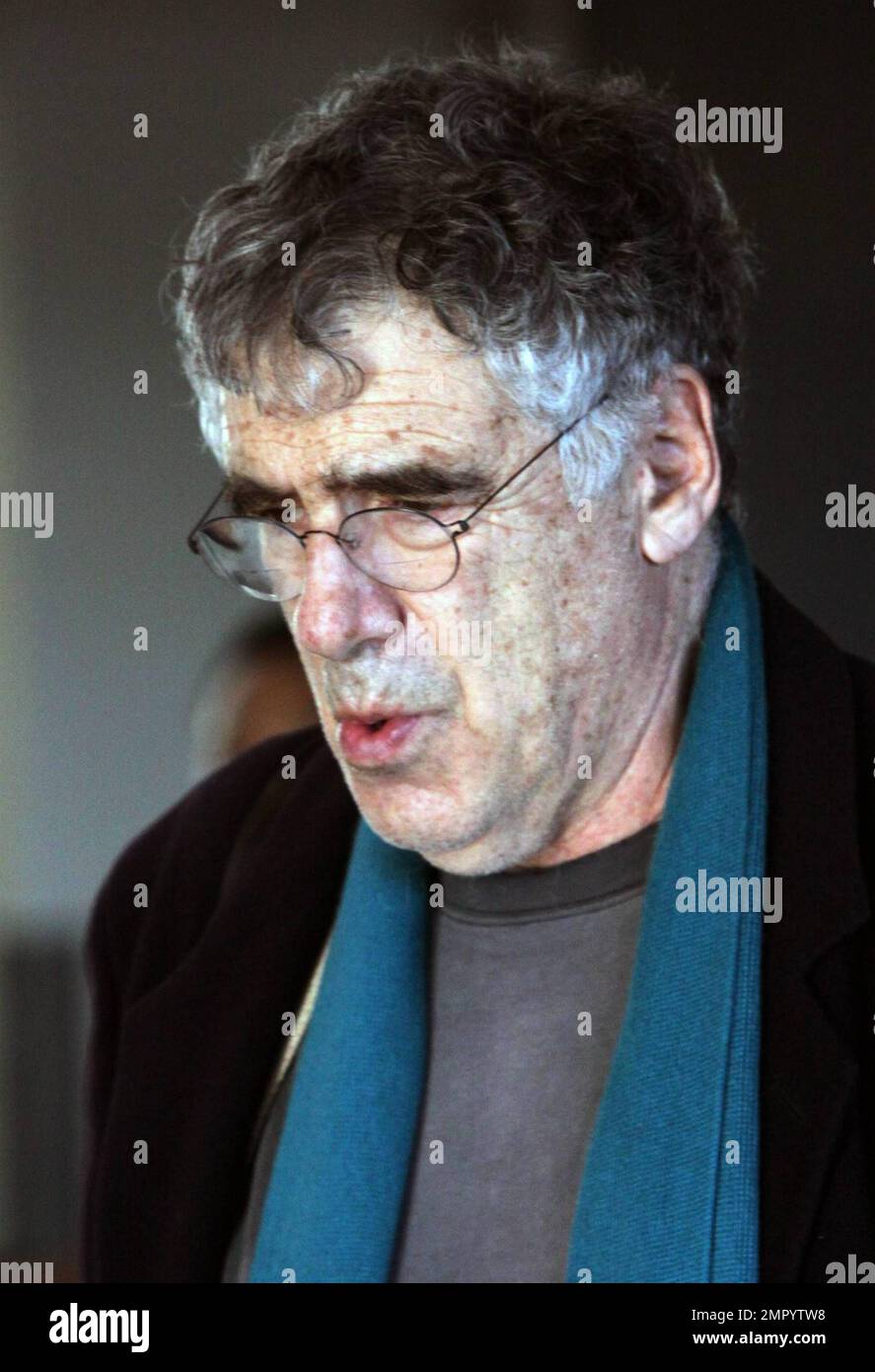 EXCLUSIVE!! Actor Elliott Gould looks tired after his flight while