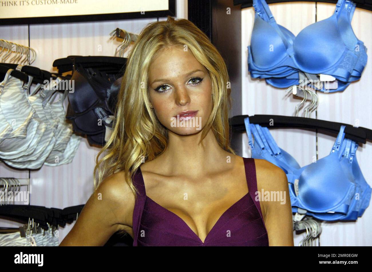 https://c8.alamy.com/comp/2MR0EGW/victorias-secret-angel-and-chicago-native-erin-heatherton-signs-autographs-at-the-re-opening-of-the-oakbrook-victorias-secret-store-heatherton-presented-the-new-biofit-collection-in-the-new-fall-colors-couture-fuchsia-and-kitten-leopard-as-well-as-showcase-the-oakbrook-stores-stylish-new-look-customers-who-purchased-any-bra-from-the-biofit-collection-at-the-event-were-automatically-moved-to-the-front-of-the-line-to-meet-heatherton-chicago-il-92110-2MR0EGW.jpg