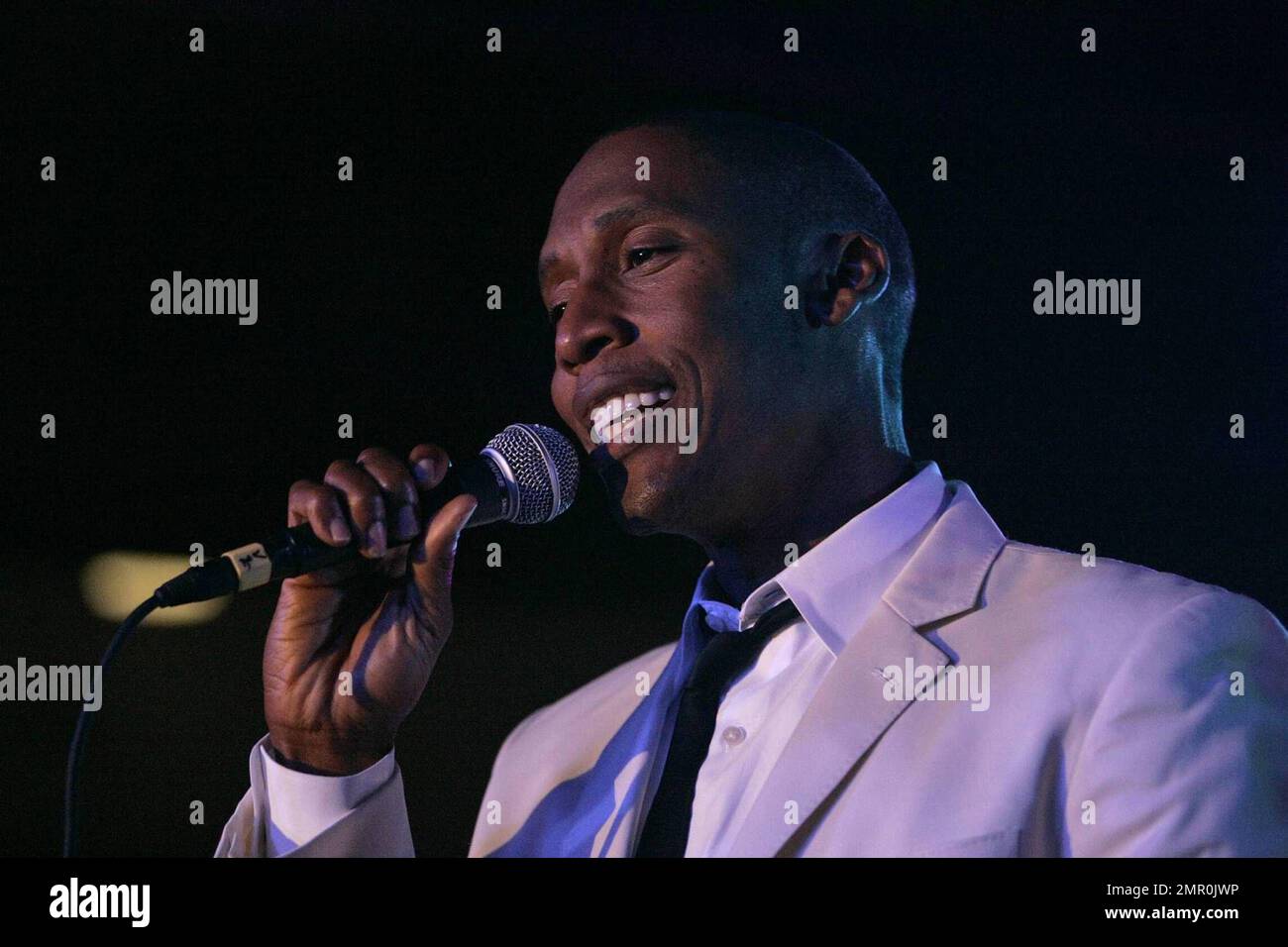 Raphael Saadiq performs at the 15th Anniversary of the Essence Music  Festival at the Louisiana Superdome in New Orleans, LA on July 5, 2009  Stock Photo - Alamy