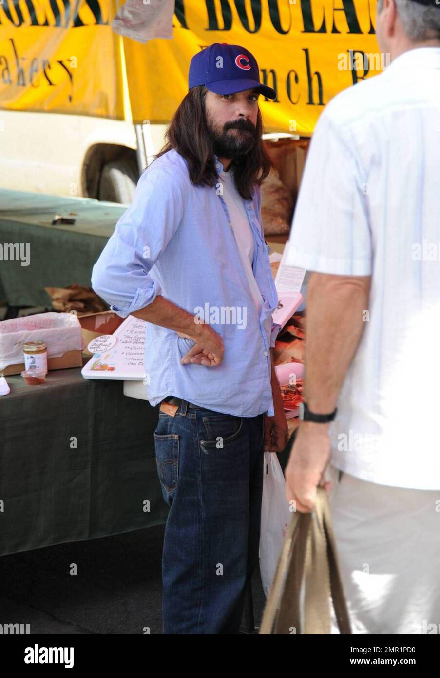 EXCLUSIVE!! Actor Nicky Katt at the Larchmont Farmers Market, Los CA Stock Photo -