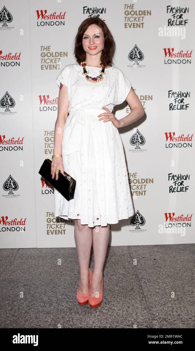 Sophie Ellis Bextor at the launch of a new Pop Up store in aid of Fashion  For Relief at Westfield London shopping centre. London, UK. 4/5/11 Stock  Photo - Alamy