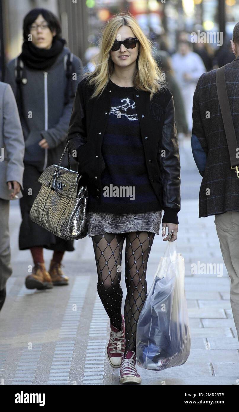 Wearing a frumpy looking outfit, DJ Fearne Cotton leaves BBC Radio 1  sporting a rip in the back of her tights. London, UK. 2/8/11 Stock Photo -  Alamy