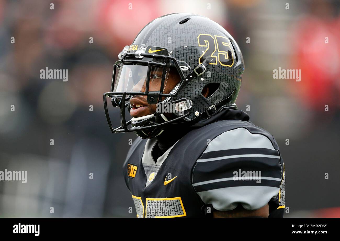 Iowa running back Akrum Wadley warms up before an NCAA college football