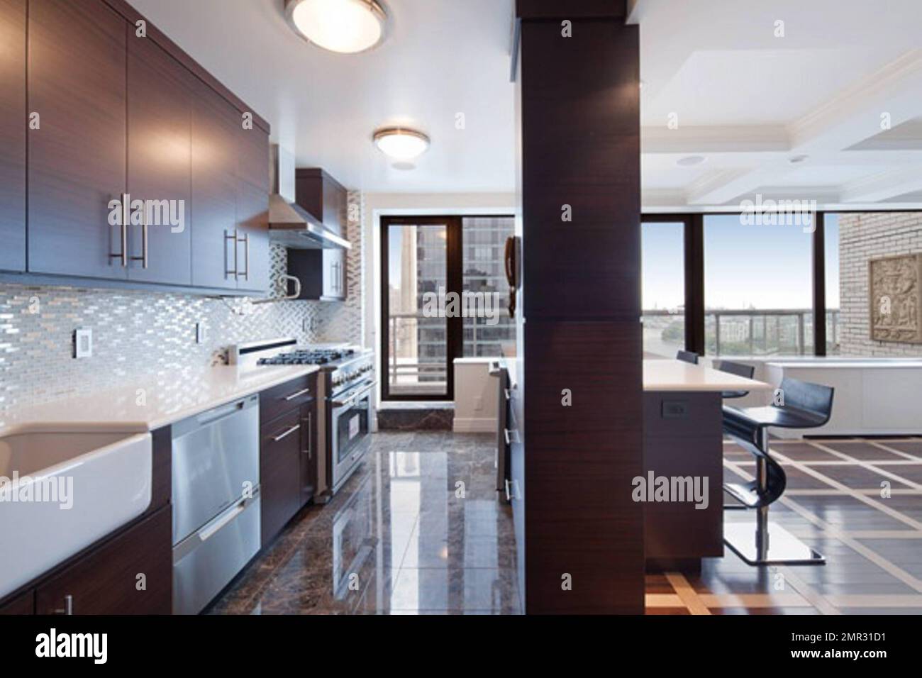 Living by the sea Penthouse 25 - Living by the sea, Penthouse 25 - Penthouse Apartment Features