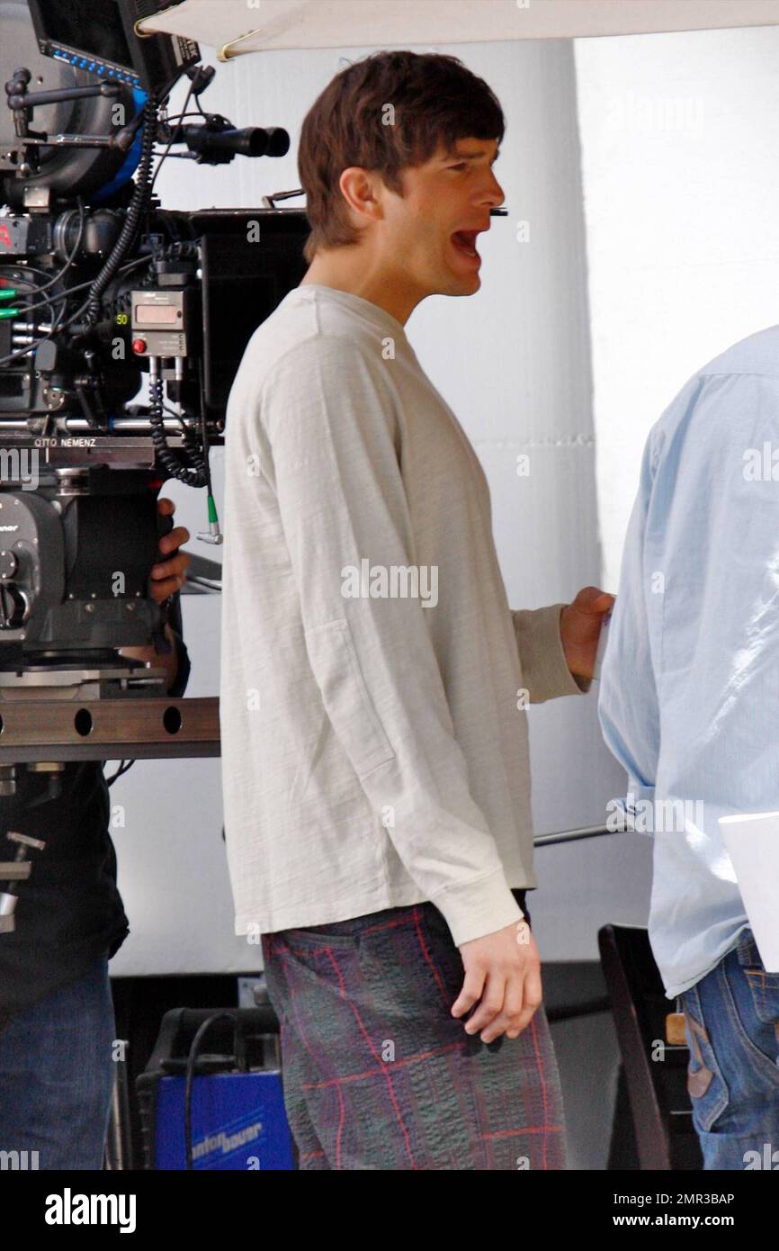 Natalie Portman and Ashton Kutcher film a scene for the new Ivan Reitman film "Friends with