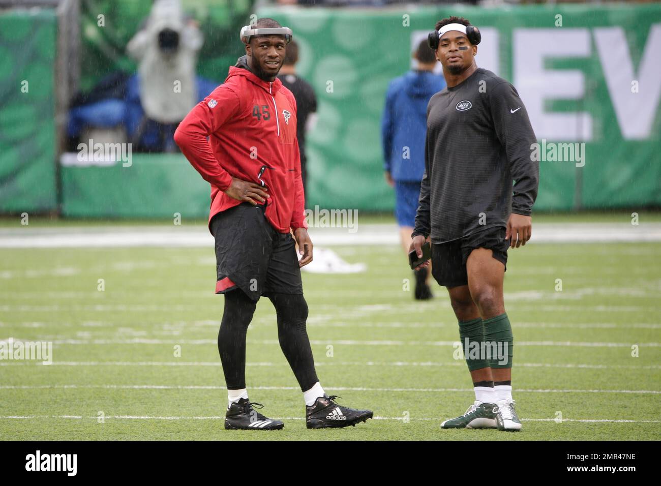 Atlanta Falcons' Deion Jones, left, works against Torrey Green during a  drill at a football practice Monday, May 23, 2016, in Flowery Branch, Ga.  (AP Photo/David Goldman Stock Photo - Alamy