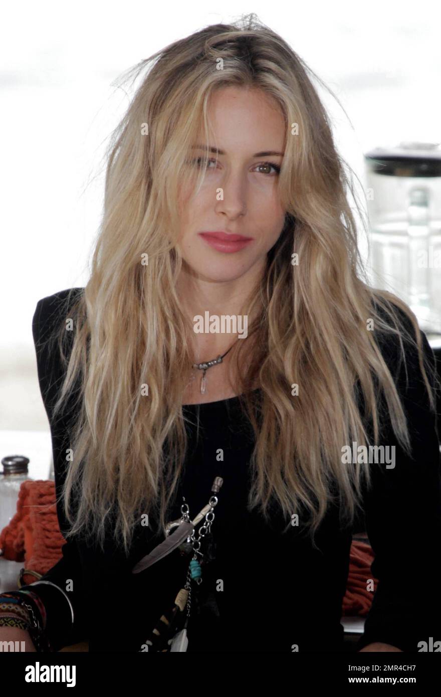 Gillian Zinser on set for the filming of '90210' at the beach.  Los Angeles, CA. 30th August 2011. Stock Photo