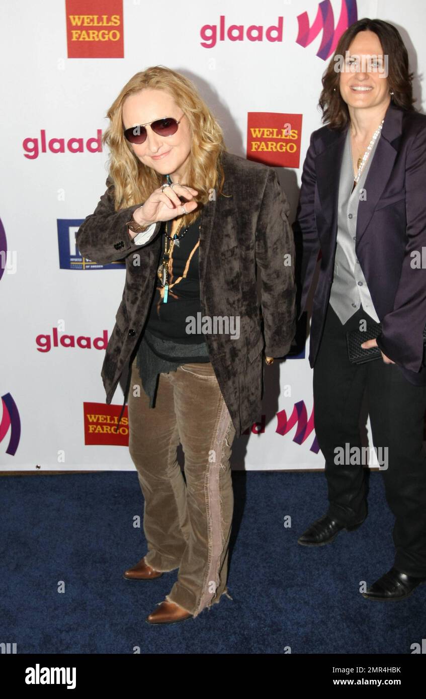 Melissa Etheridge and Linda Wallem pose for photographers at 22nd ...