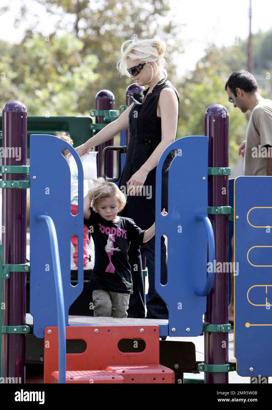 Gwen Stefani and Gavin Rossdale spend a day at a local playground with(02)