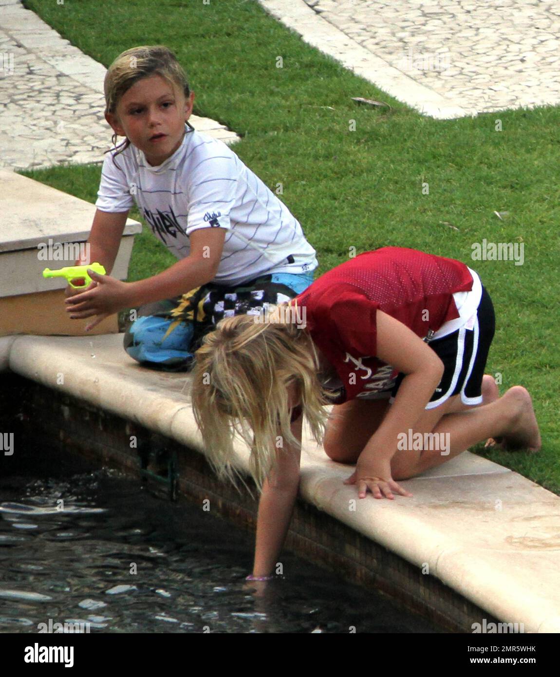 EXCLUSIVE!! Gwen Stefani, husband Gavin Rossdale and the couple's two(00)