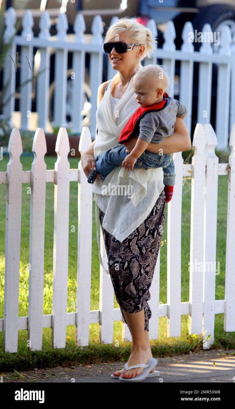 EXCLUSIVE!! Gwen Stefani strolls with sons Kingston and Zuma after the