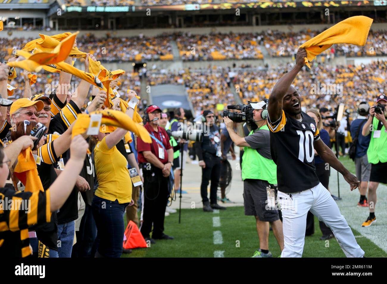 Super Bowl MVP Pittsburgh Steelers Santonio Holmes holds the Vince Lombardy  Trophy after his team defeated the Arizona Cardinals 27-23 at Super Bowl  XLIII at Raymond James Stadium in Tampa, Florida, on