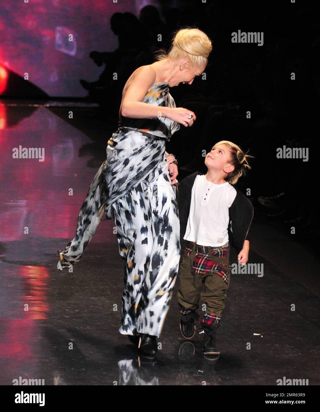 Singer and L.A.M.B. fashion designer Gwen Stefani walks the runway in a(02)