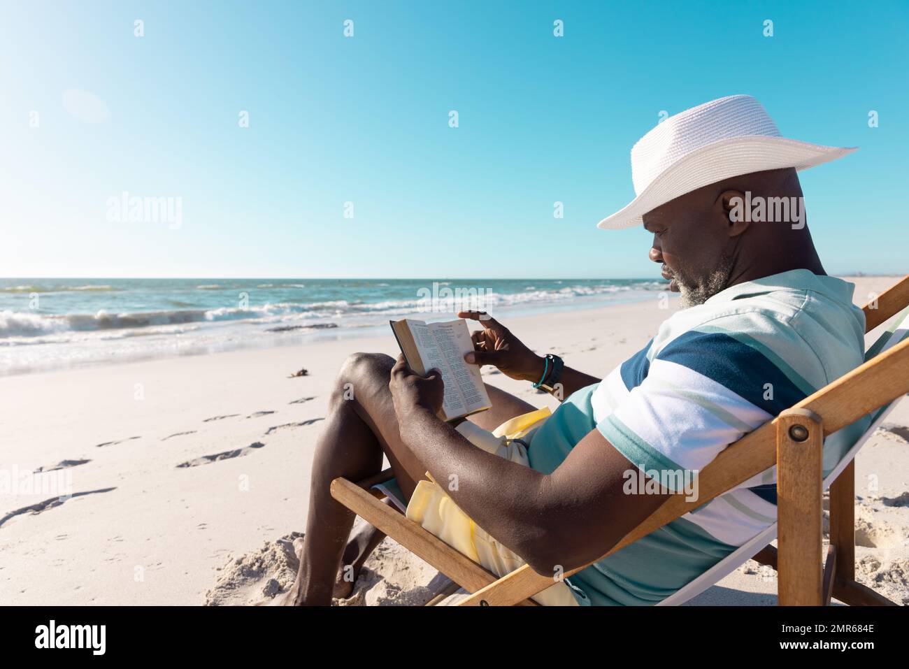 Man wearing sun hat hi-res stock photography and images - Alamy