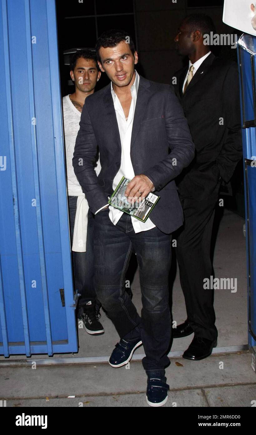 Tony Dovolani Kids(01)