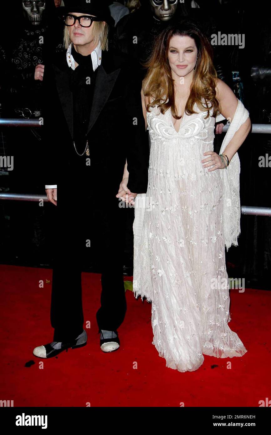 Lisa Marie Presley and Michael Lockwood pose on the red carpet at the ...