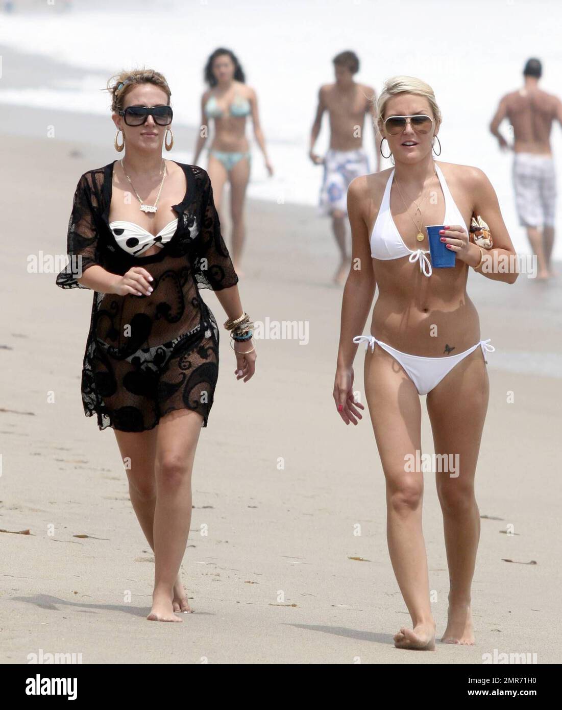 Haylie Duff celebrates Independence Day with her sister, Hilary, at a