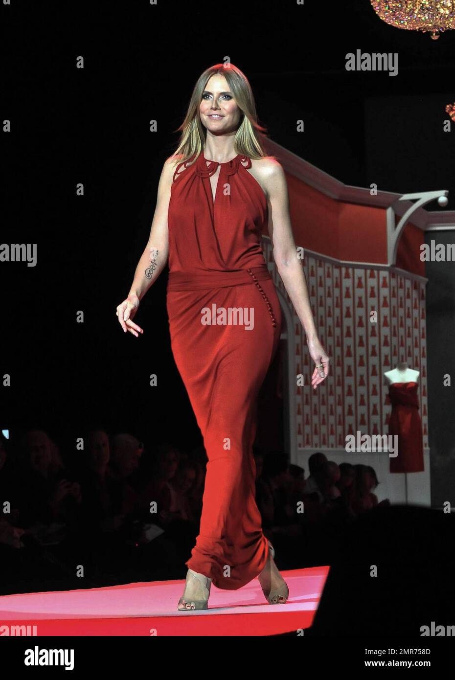 Heidi klum red dress hotsell