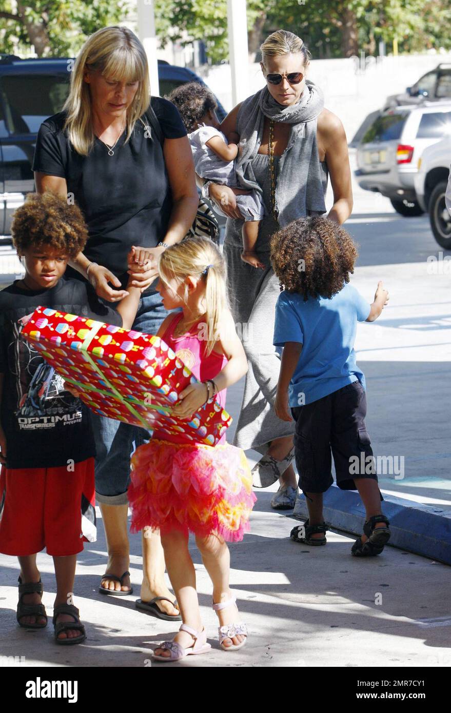 Heidi Klum, husband Seal and their children Leni, Henry, Johan and Lou(01)