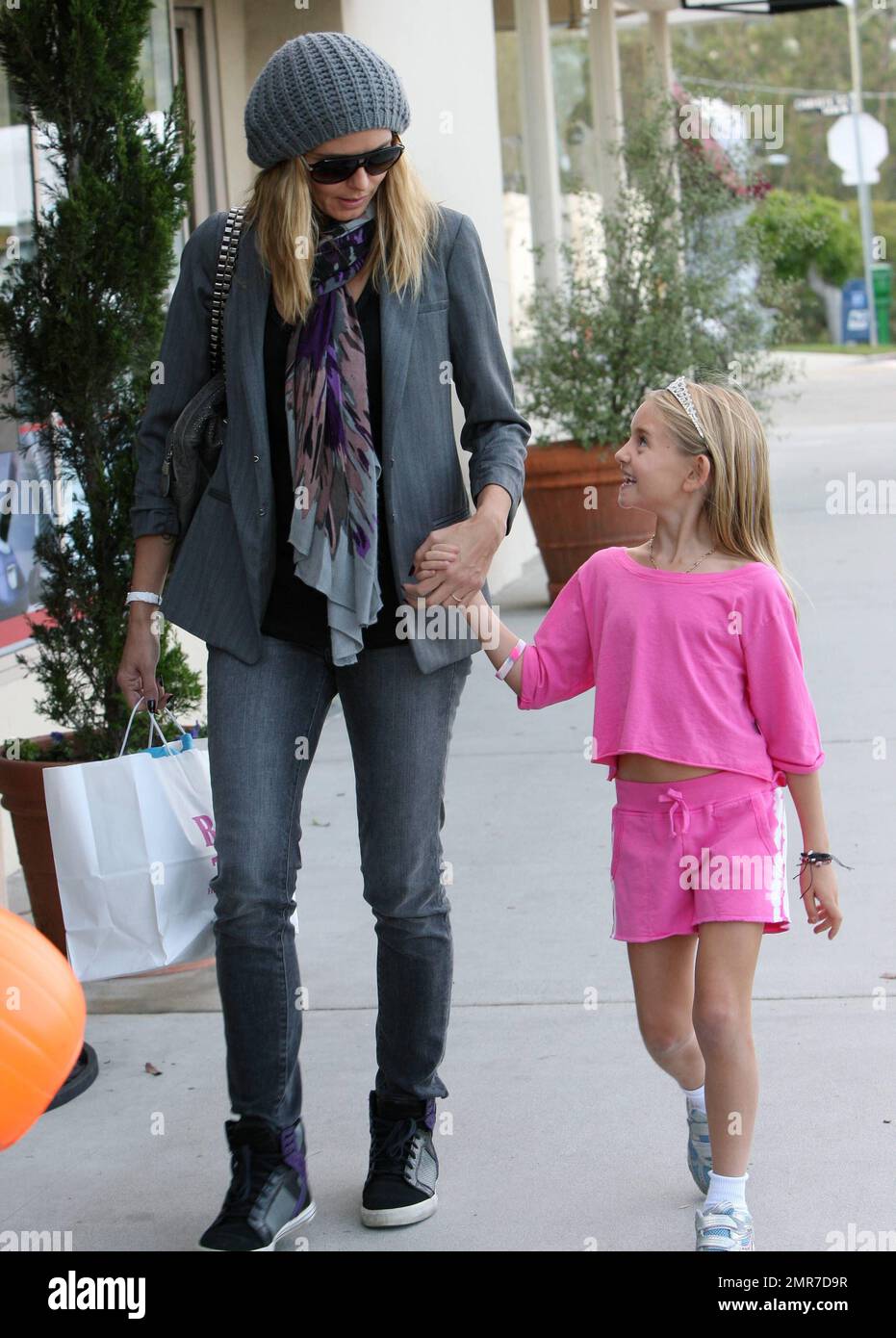 Heidi klum daughter leni shopping hires stock photography and images