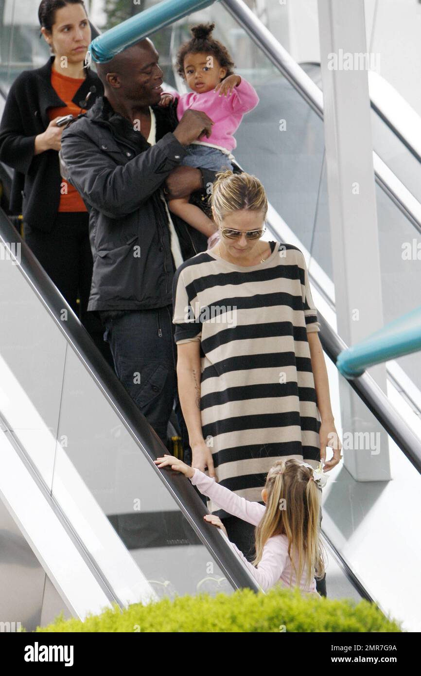 Heidi Klum and husband Seal ride the escalator with daughter Leni and(02)