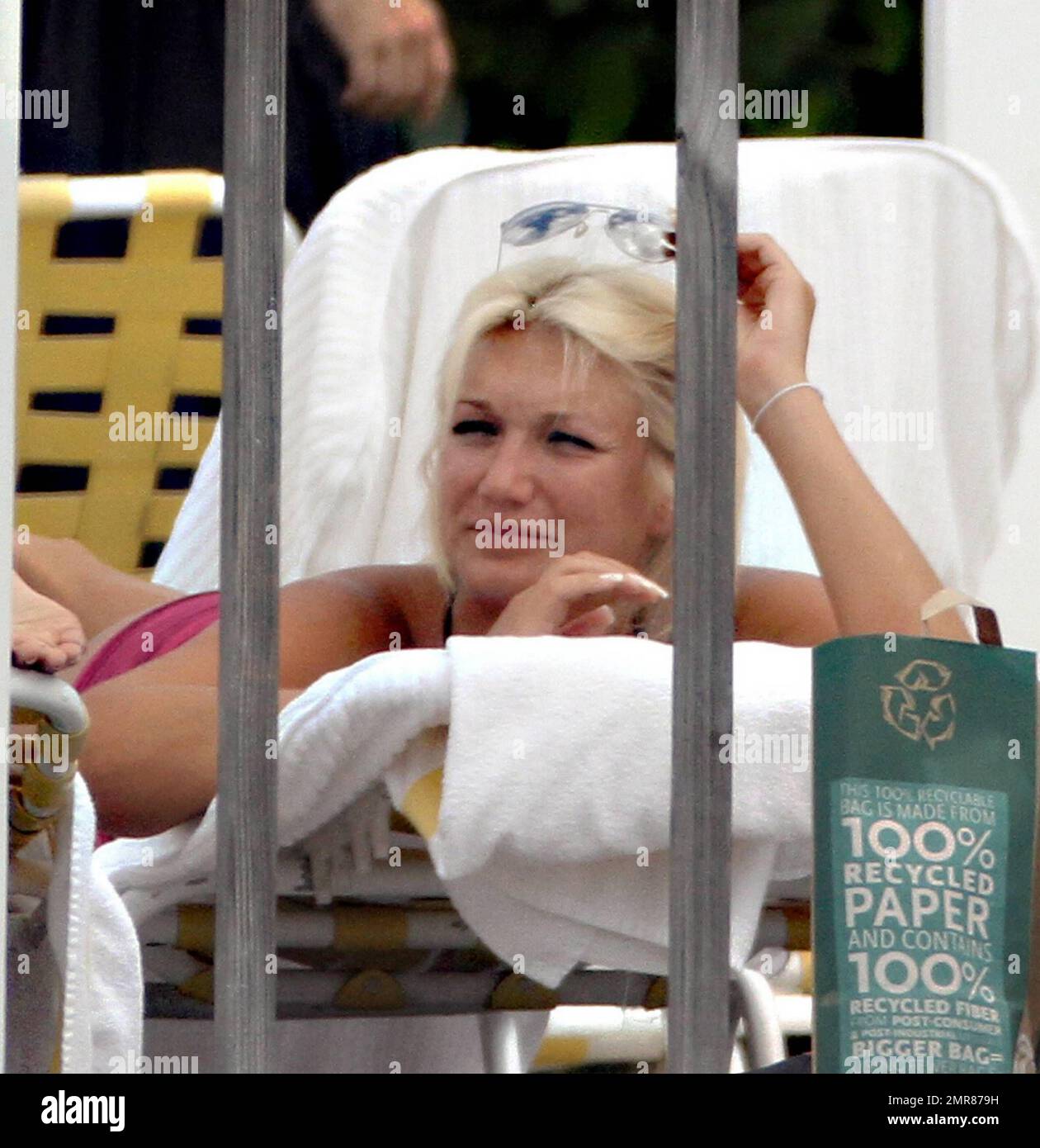 EXCLUSIVE!! Hulk Hogan spends the day poolside with his daughter Brooke