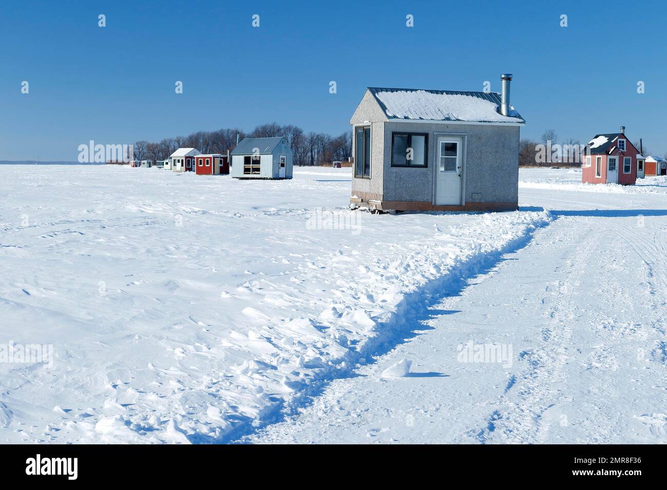 Ice fishing hut canada hi-res stock photography and images - Page 2 - Alamy