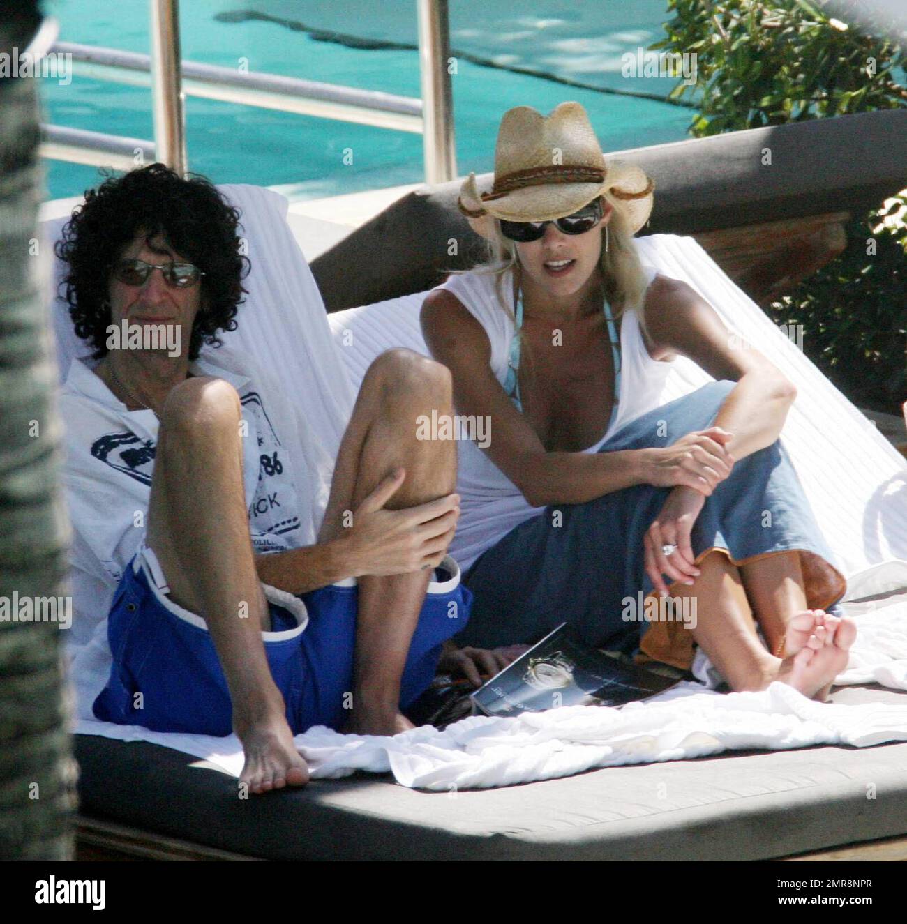 exclusive-newly-engaged-howard-stern-and-fiancee-beth-ostrosky-relax