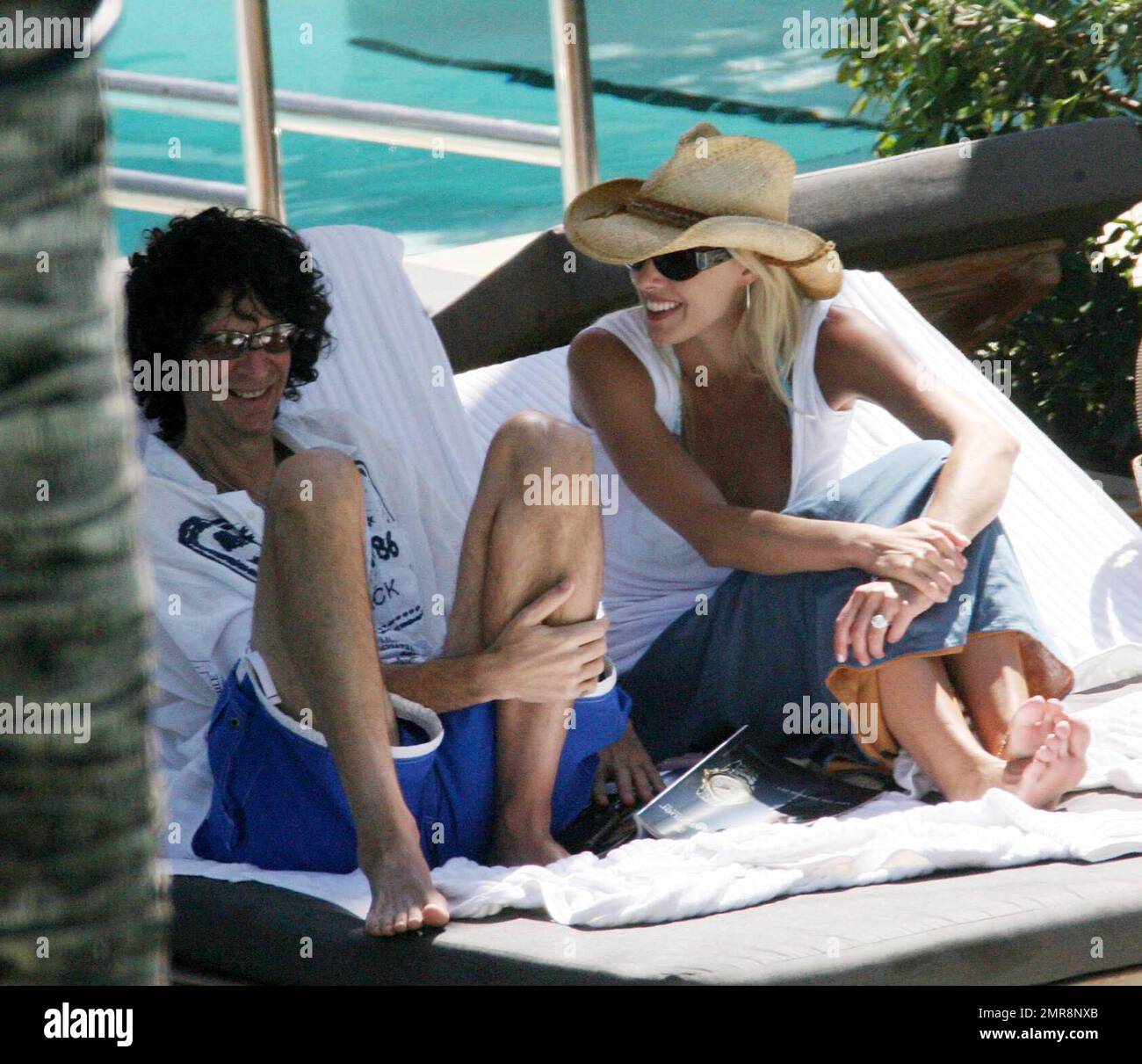exclusive-newly-engaged-howard-stern-and-fiancee-beth-ostrosky-relax