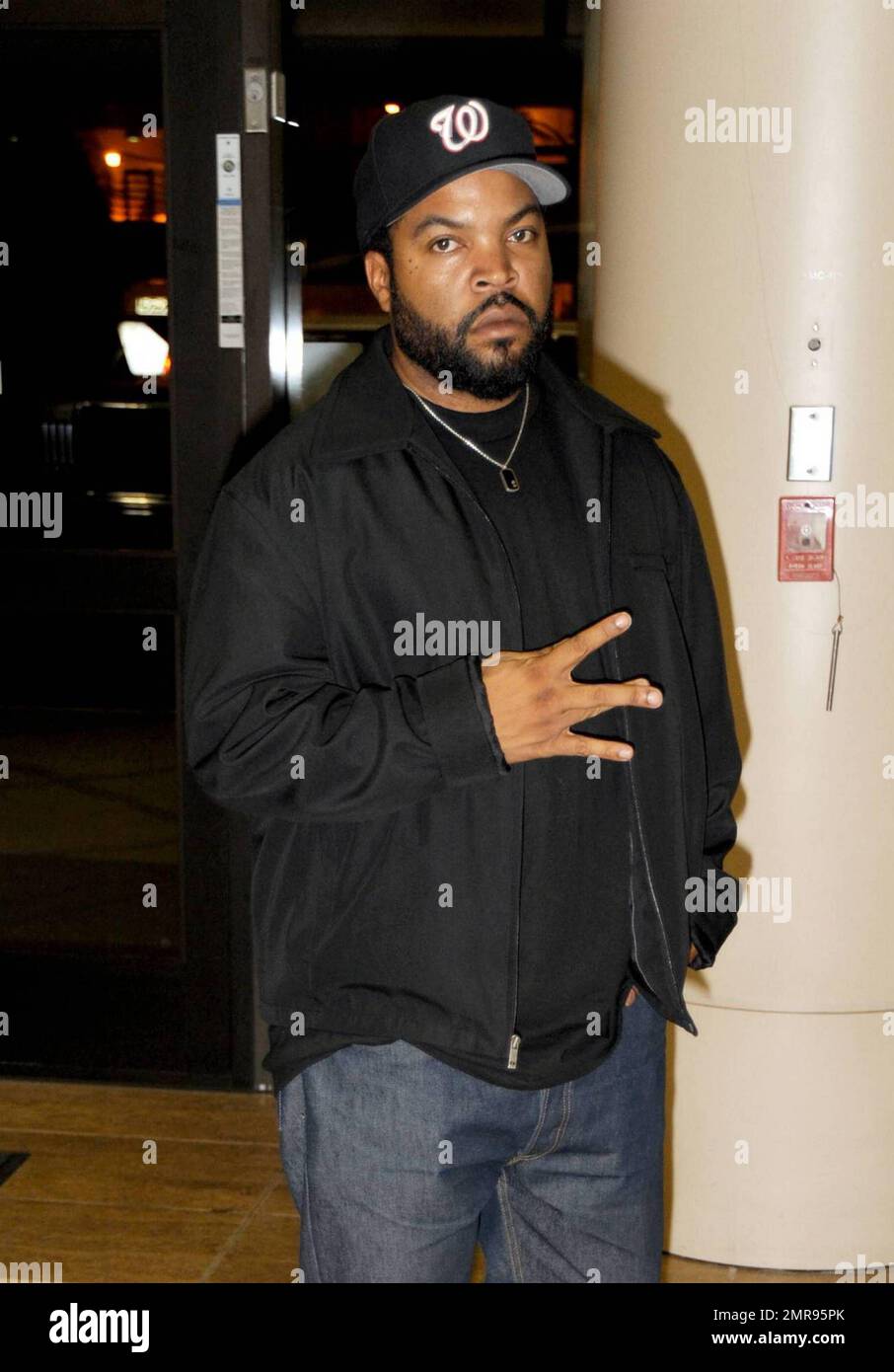 EXCLUSIVE!! Rapper Ice Cube flashes a peace sign as he poses for photos at  Los Angeles International Airport in Los Angeles, CA. 11/5/09 Stock Photo -  Alamy