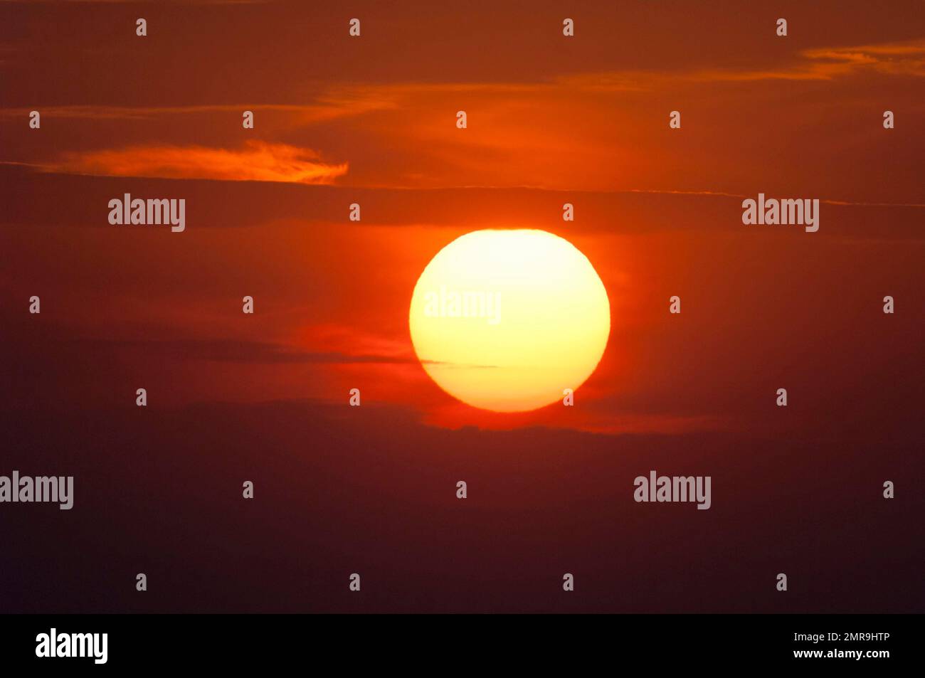 Atmospheric evening sky sun hi-res stock photography and images - Alamy