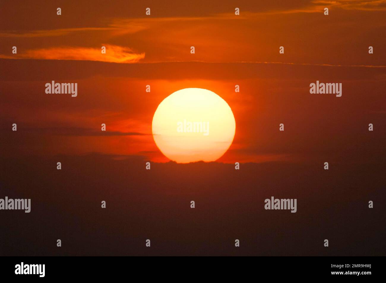 Atmospheric evening sky sun hi-res stock photography and images - Alamy