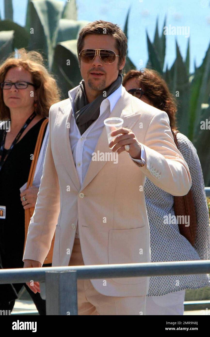 Brad Pitt attends the photocall for "Inglorious Basterds" at the Cannes