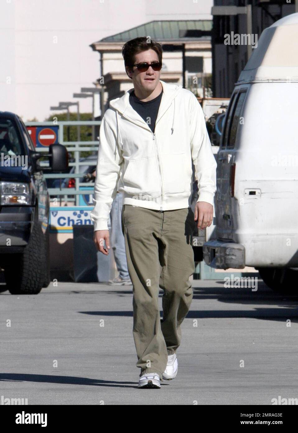 Exclusive!! Jake Gyllenhaal goes for lunch in Beverly Hills, Ca. The ...