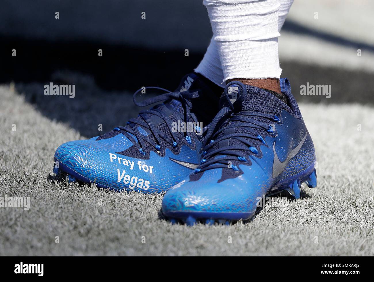 Oakland Raiders wide receiver Cordarrelle Patterson wears cleats to