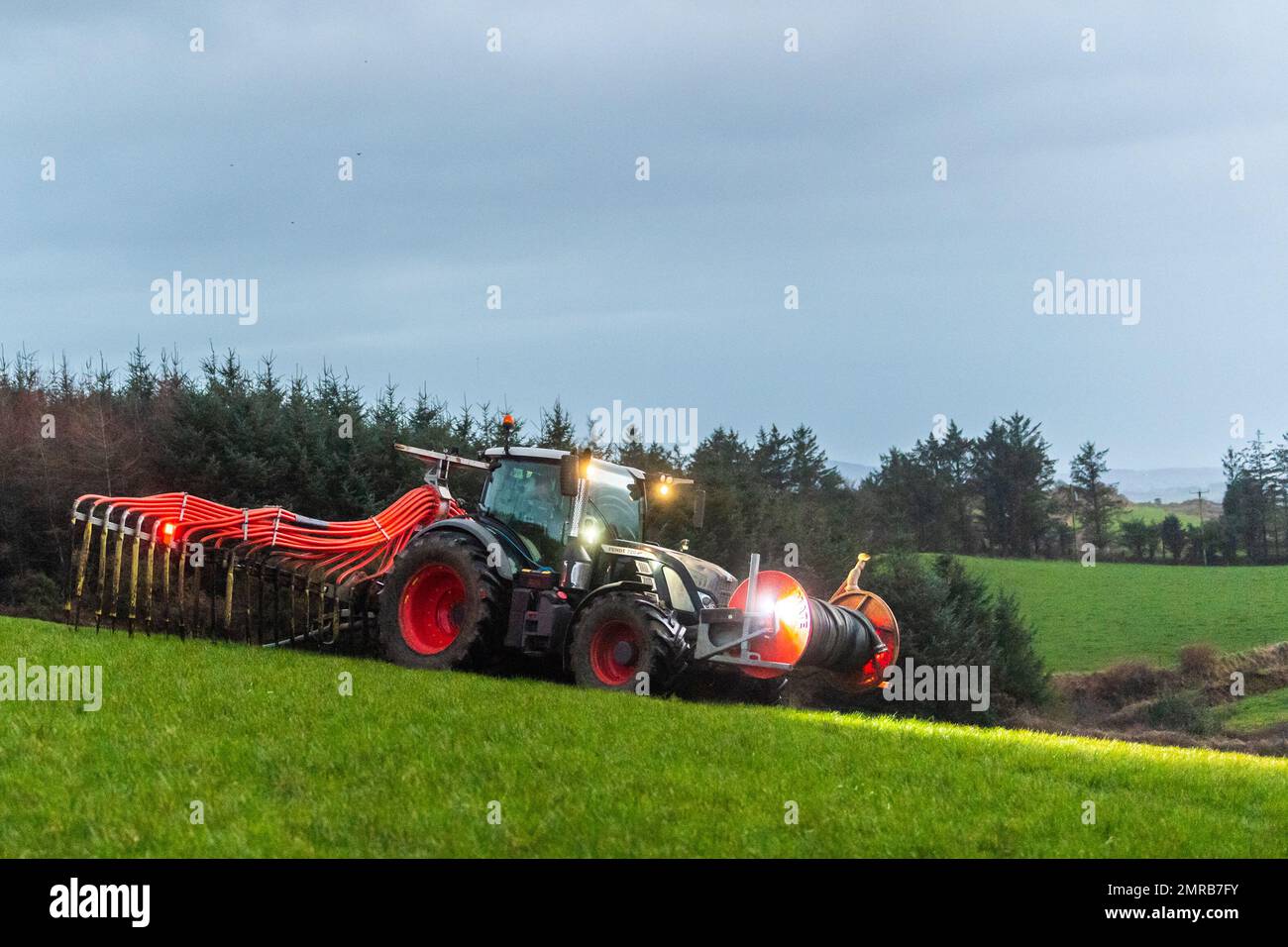 Clounkeen, West Cork, Ireland. 31st Jan, 2023. Dennehy Harvesting Contractors spread slurry on farmland in Clounkeen on the last day of January. The Ballyhooley based contractors fill a mobile slurry tank via New Rock 4000 slurry tankers and pump the slurry to a dribble bar spreader. This form of slurry spreading helps to cut emissions, which is better for the environment. Credit: AG News/Alamy Live News Stock Photo