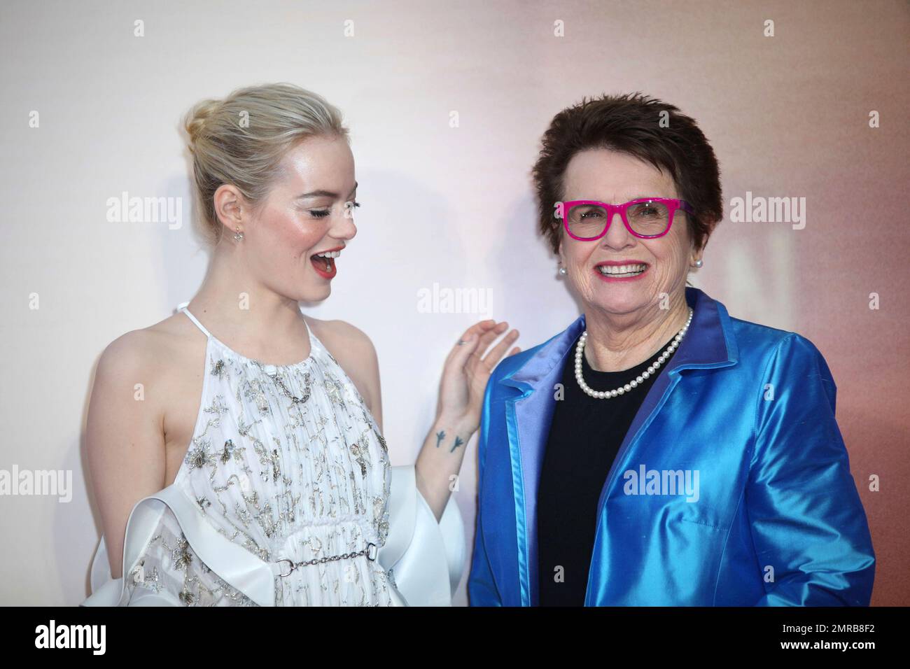 File:Emma Stone and Billie Jean King at Battle of the Sexes