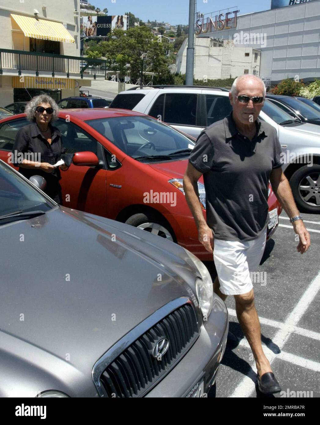 EXCLUSIVE!! Jason Statham spends an afternoon with his parents, having lunch with them at Chin