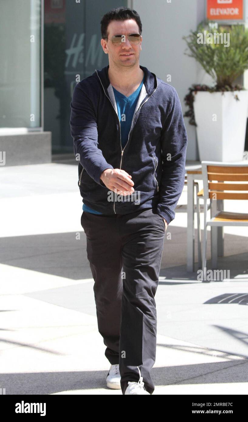 EXCLUSIVE!! Former \'N Sync boy black hoodie, aviator he and strolls Chasez sunglasses bander a Alamy arrives the CA. Los JC as Photo Angeles, pants casually gym. 03/08/11 in - at Stock