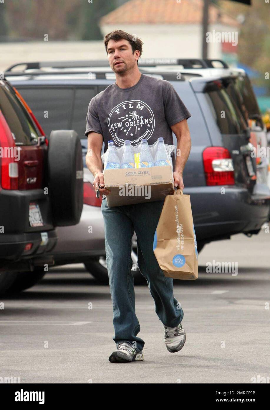 Exclusive!! Actor Jerry O'Connell stops in at a Los Angeles grocery