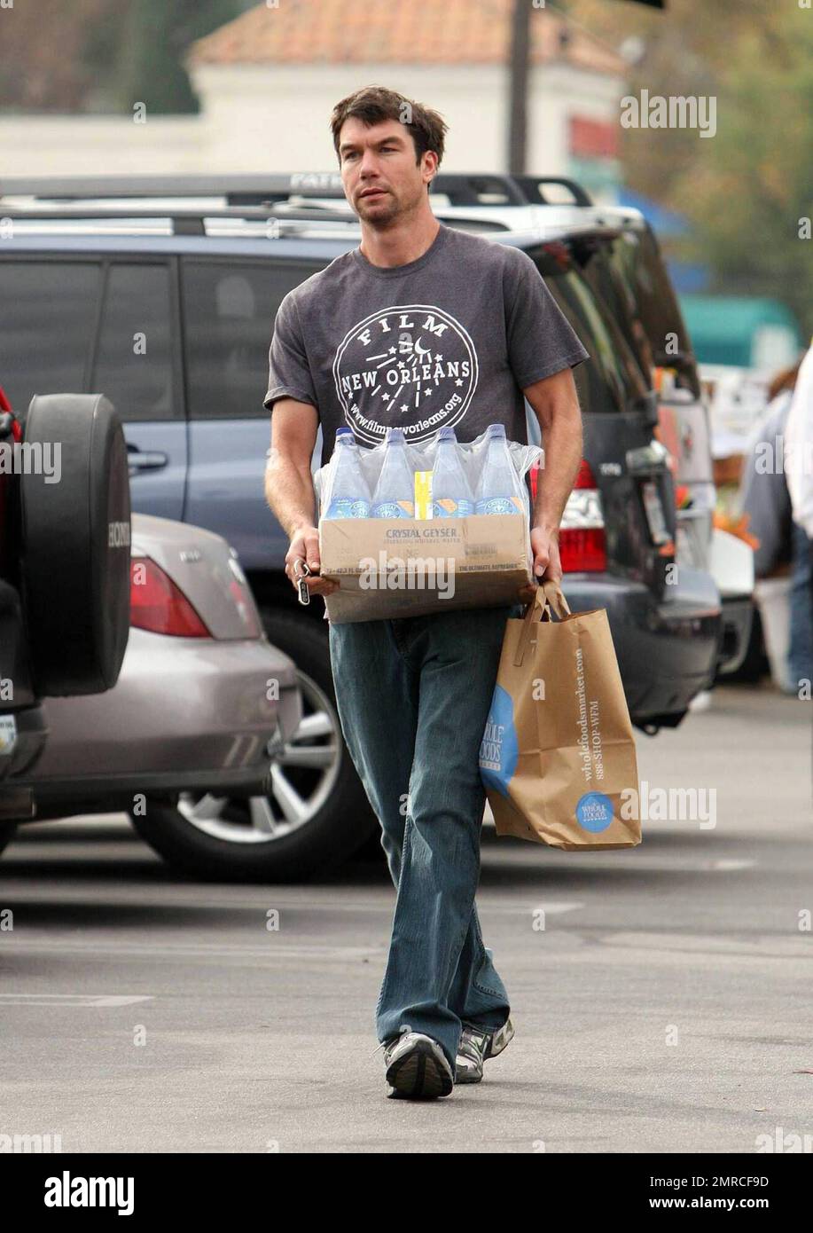 Exclusive!! Actor Jerry O'Connell stops in at a Los Angeles grocery