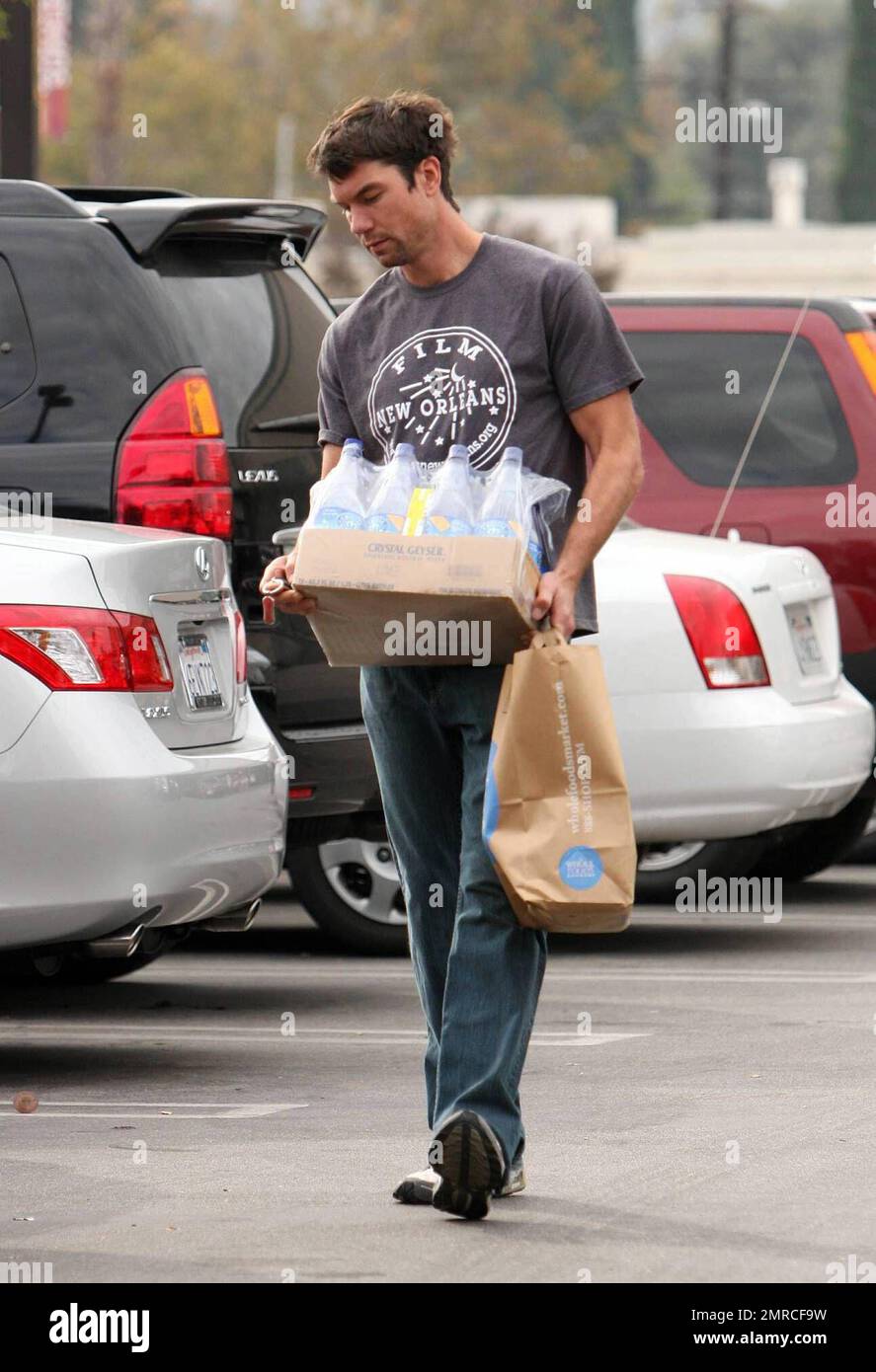 Exclusive!! Actor Jerry O'Connell stops in at a Los Angeles grocery(02)