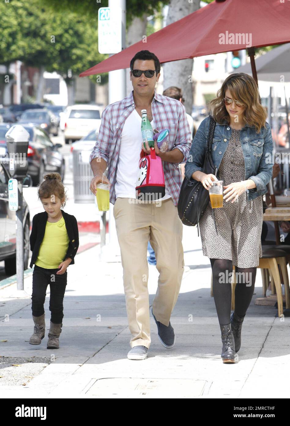 Jessica Alba looks fabulous just a month after giving birth to her