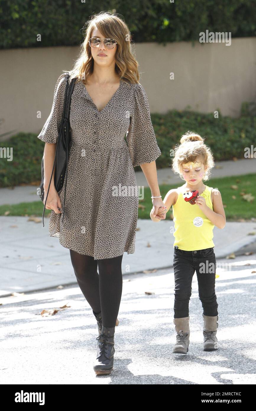 Jessica Alba looks fabulous just a month after giving birth to her