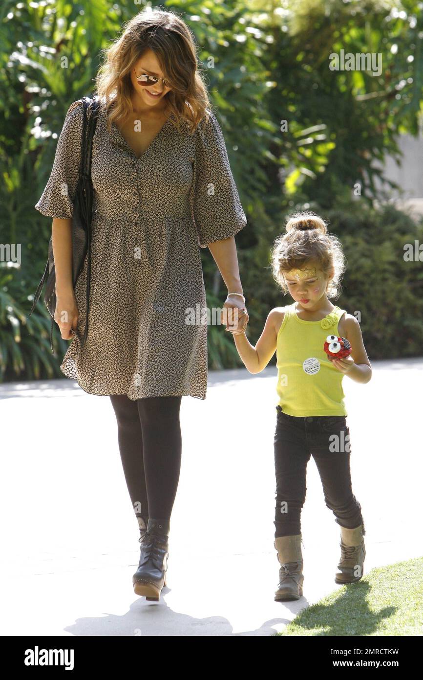 Jessica Alba looks fabulous just a month after giving birth to her