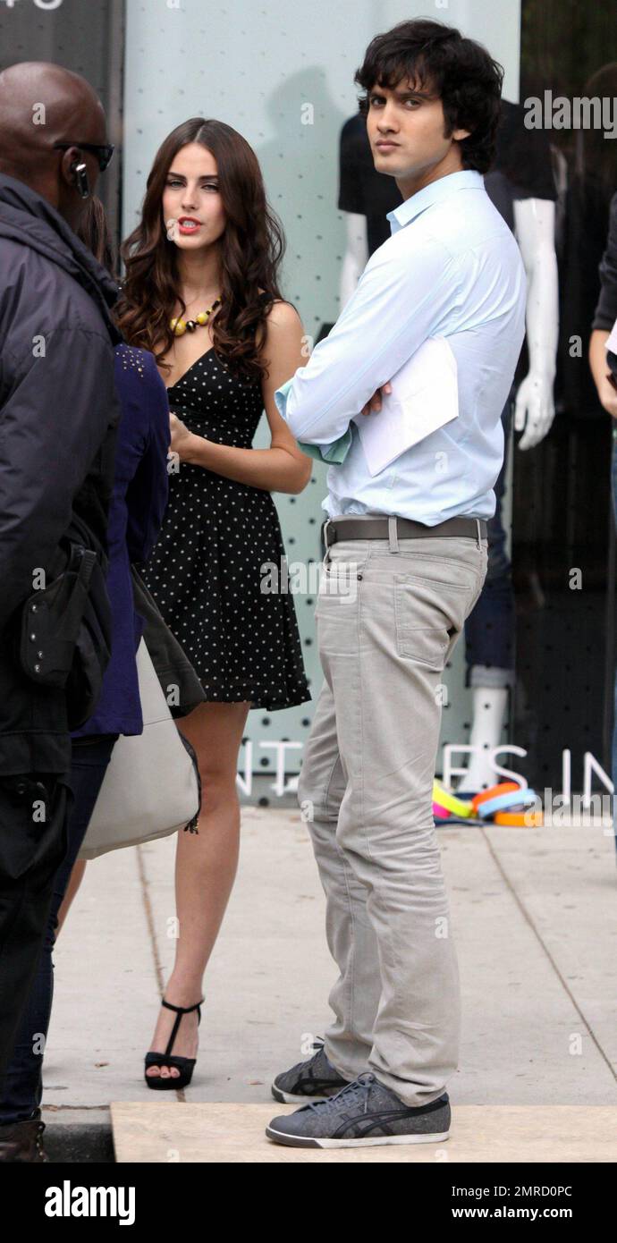 Jessica Lowndes Shoots A Scene For 90210 On Robertson Blvd In Los jessica-lowndes-shoots-a-scene-for-90210-on-robertson-blvd-in-los