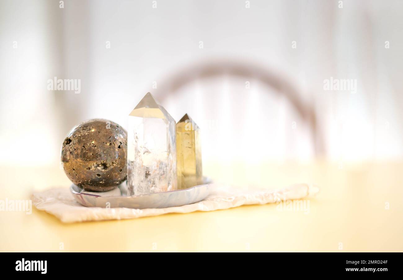 Hand crystal healing stones hi-res stock photography and images - Alamy